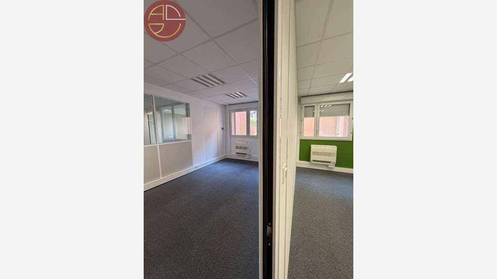 Loue bureaux de 195m² à Toulouse Médiathèque
