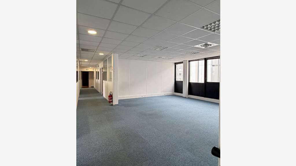 A louer bureaux de 310m² avec parking à Toulouse