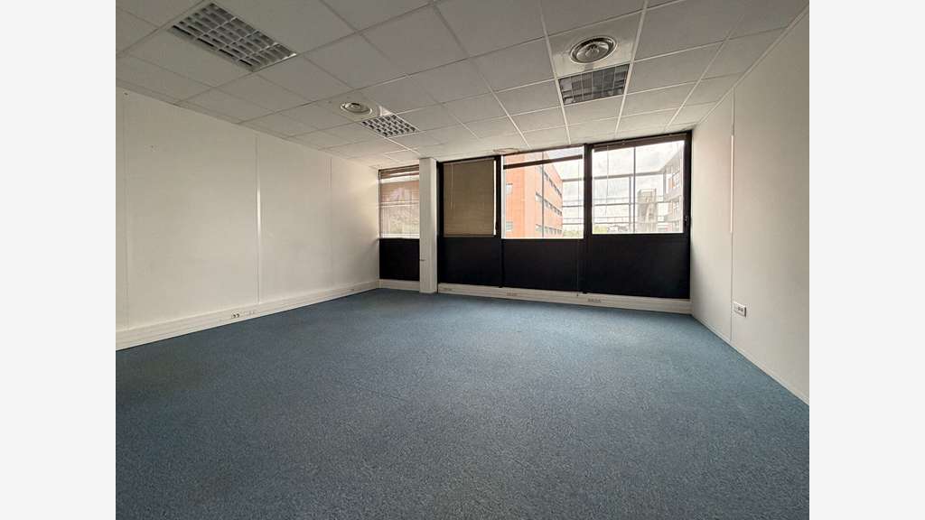 A louer bureaux de 310m² avec parking à Toulouse