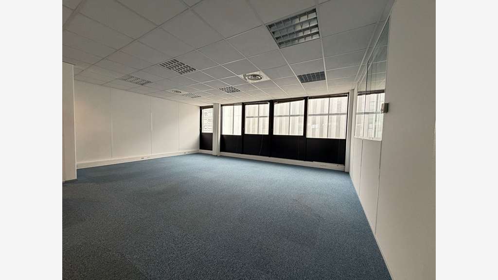 A louer bureaux de 310m² avec parking à Toulouse