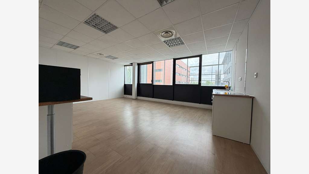 A louer bureaux de 310m² avec parking à Toulouse