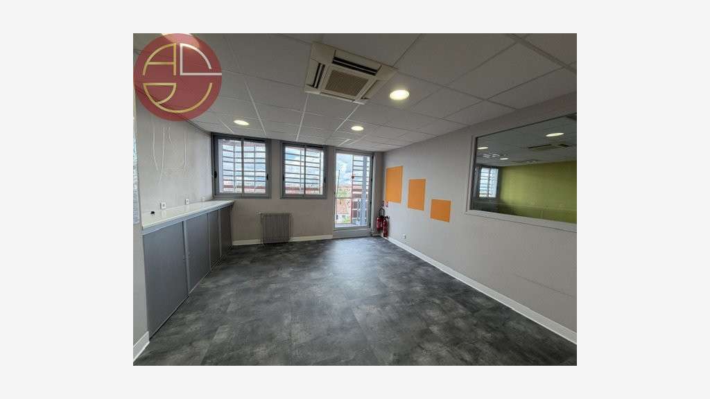 HYPERCENTRE CENTRE BUREAUX 234M² compatibles ERP 5
