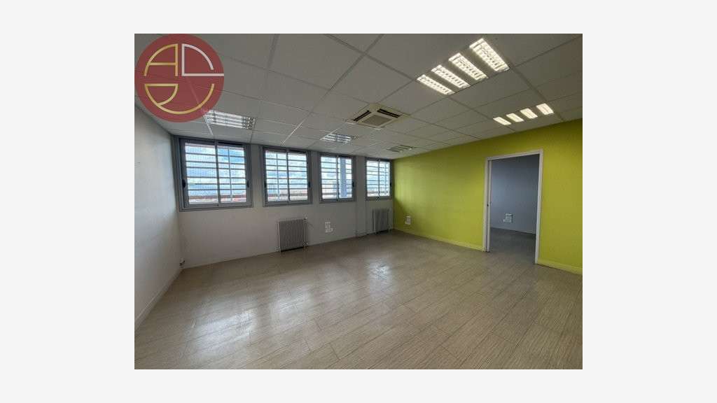 HYPERCENTRE CENTRE BUREAUX 234M² compatibles ERP 5