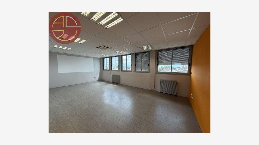 HYPERCENTRE CENTRE BUREAUX 234M² compatibles ERP 5