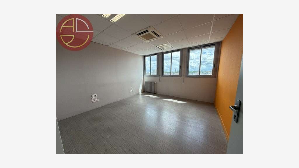 HYPERCENTRE CENTRE BUREAUX 234M² compatibles ERP 5