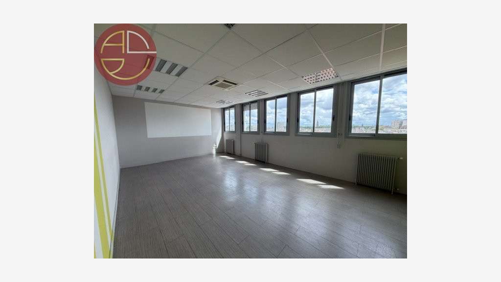 HYPERCENTRE CENTRE BUREAUX 234M² compatibles ERP 5