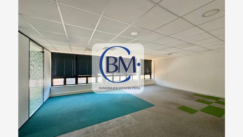 À LOUER - BUREAUX DE 108 m² AVEC 4 PARKINGS - T