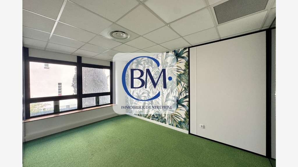 À LOUER - BUREAUX DE 108 m² AVEC 4 PARKINGS - T