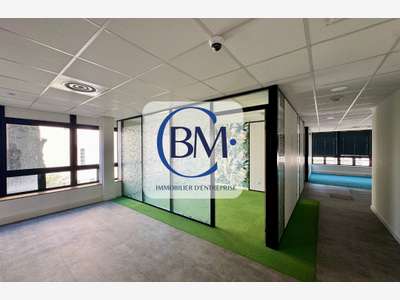 À LOUER - BUREAUX DE 108 m² AVEC 4 PARKINGS - T