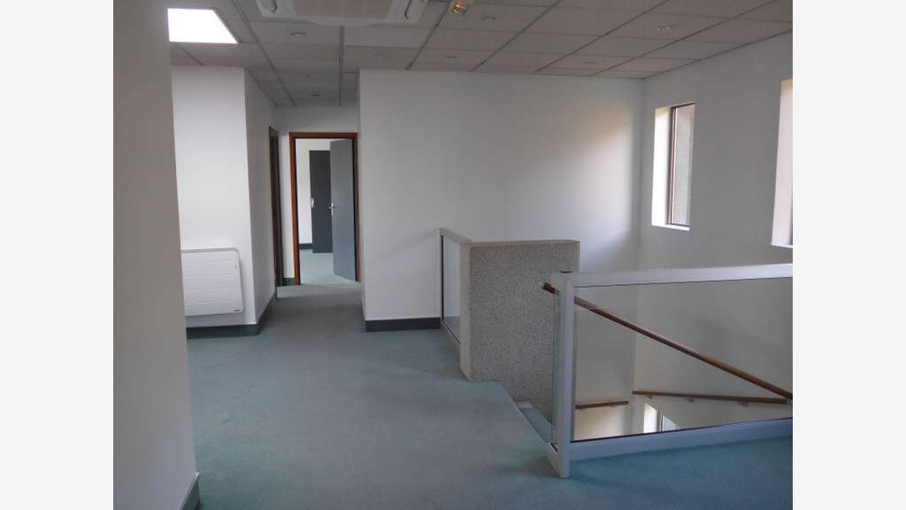 Locations bureaux 300m² proche Albertville