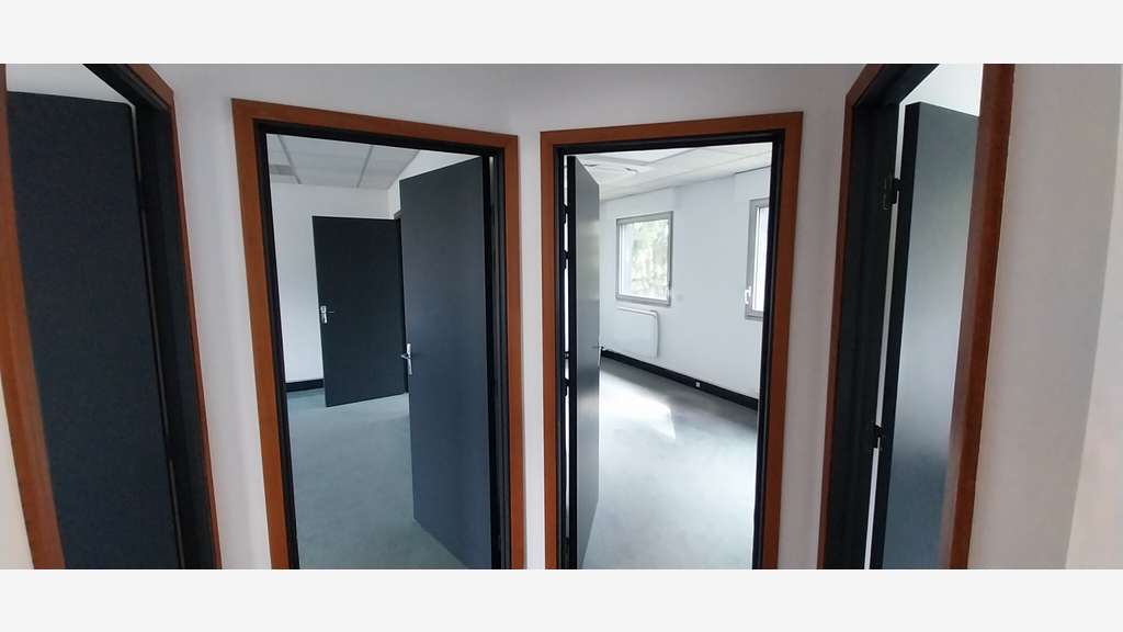 Locations bureaux 300m² proche Albertville