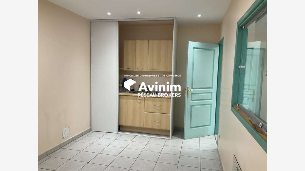 A louer bureau R+1 de 68m² à Tourrettes