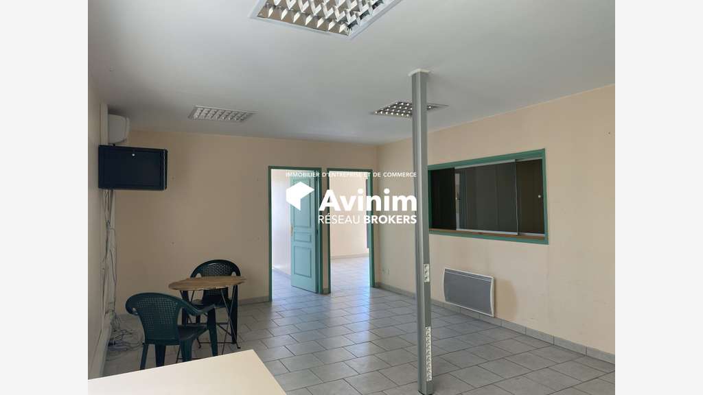 A louer bureau R+1 de 68m² à Tourrettes