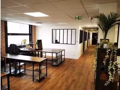 Loue espace coworking et bureaux privés à Tours