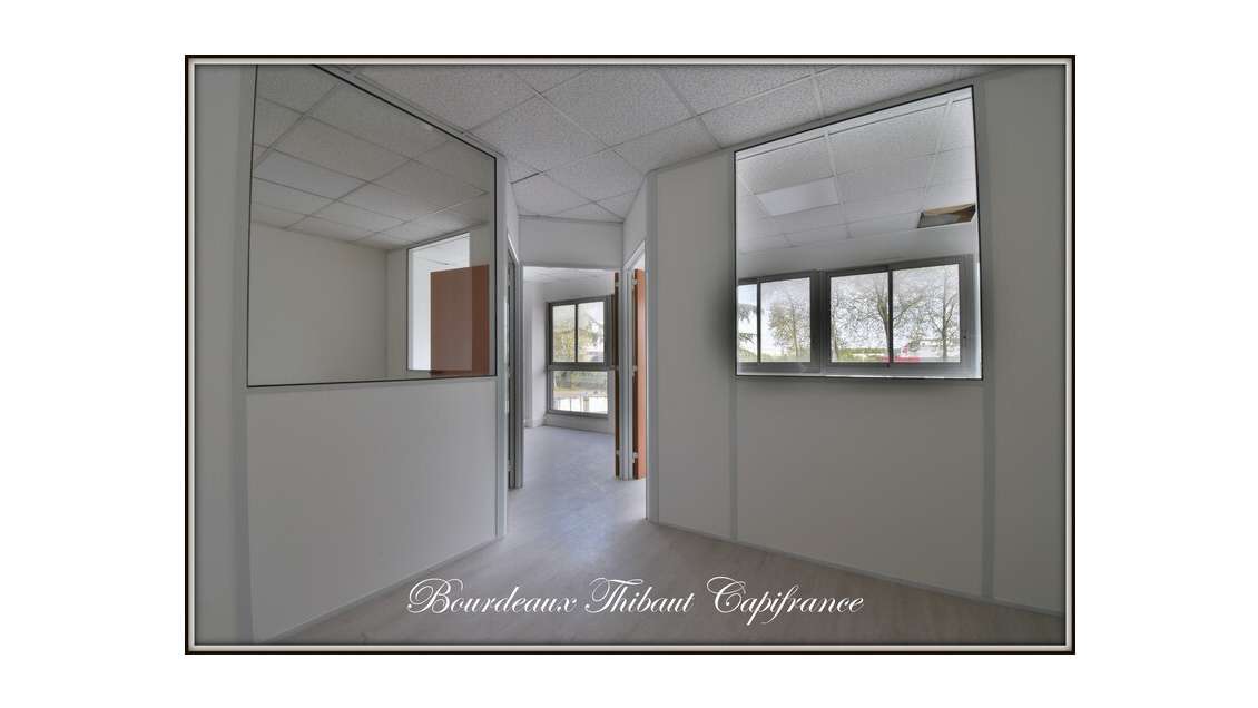 A louer bureau rénové 20m² avec parking à Trappes