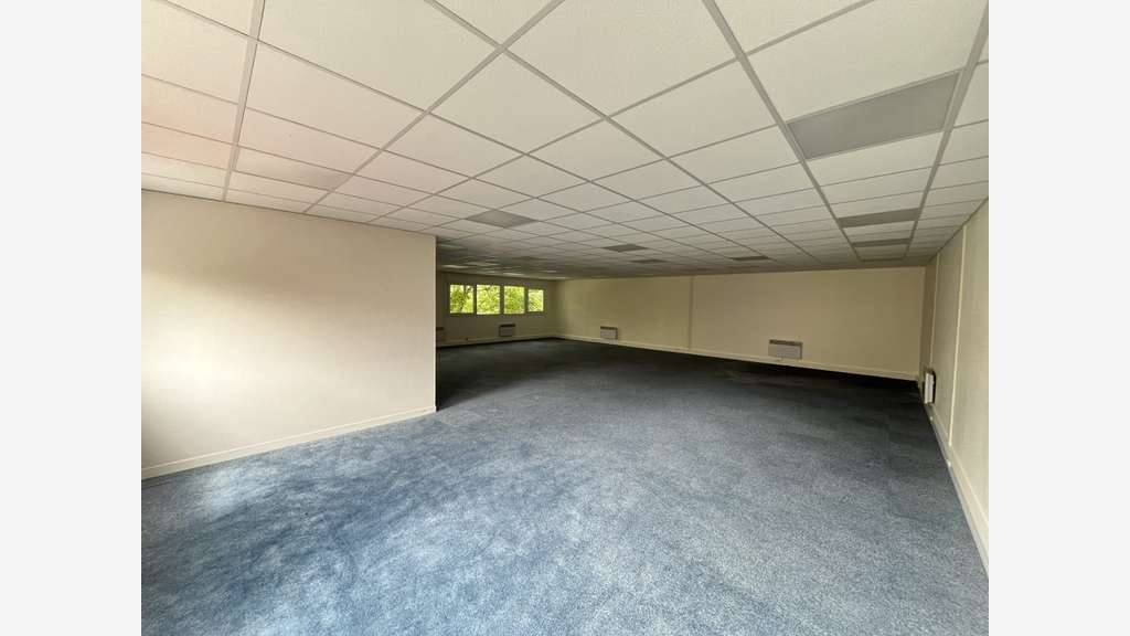Bureaux rénovés 148m² à louer à Trappes N10/N12