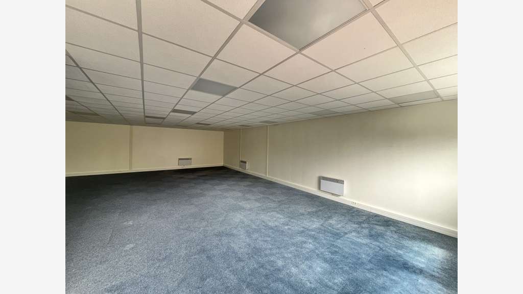 Bureaux rénovés 148m² à louer à Trappes N10/N12