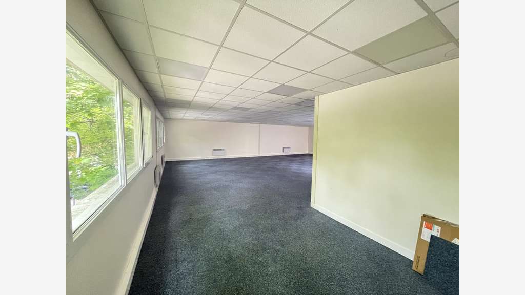 Bureaux rénovés 148m² à louer à Trappes N10/N12