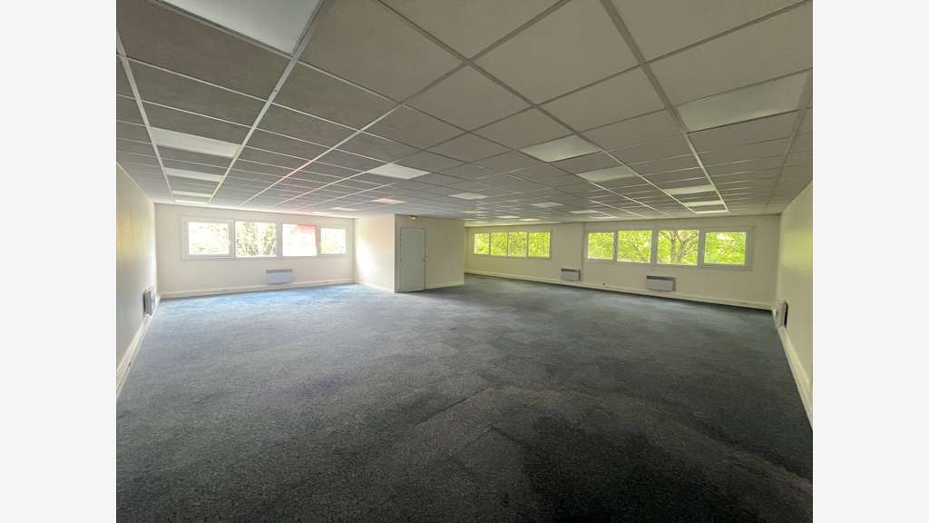 Bureaux rénovés 148m² à louer à Trappes N10/N12