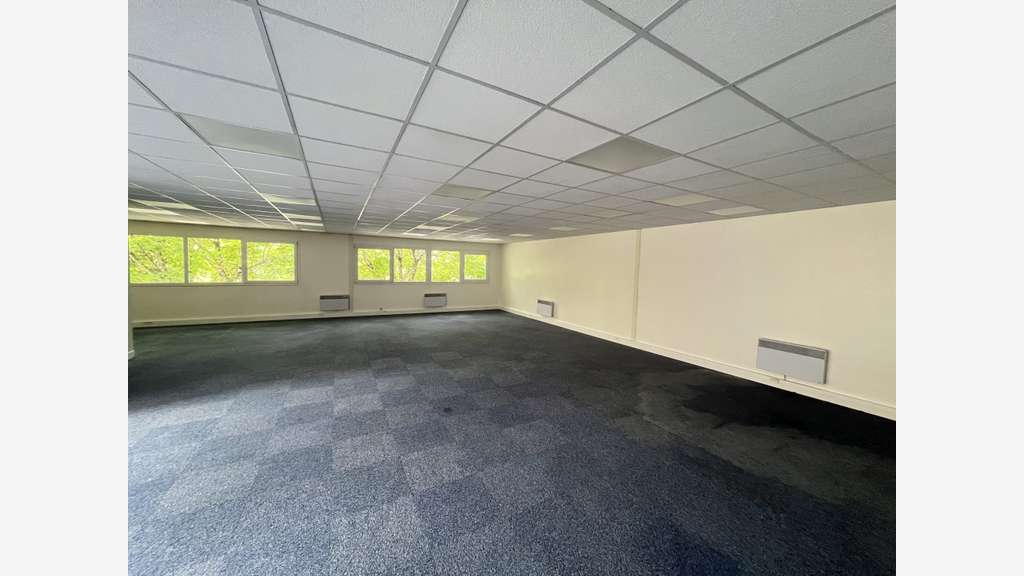 Bureaux rénovés 148m² à louer à Trappes N10/N12
