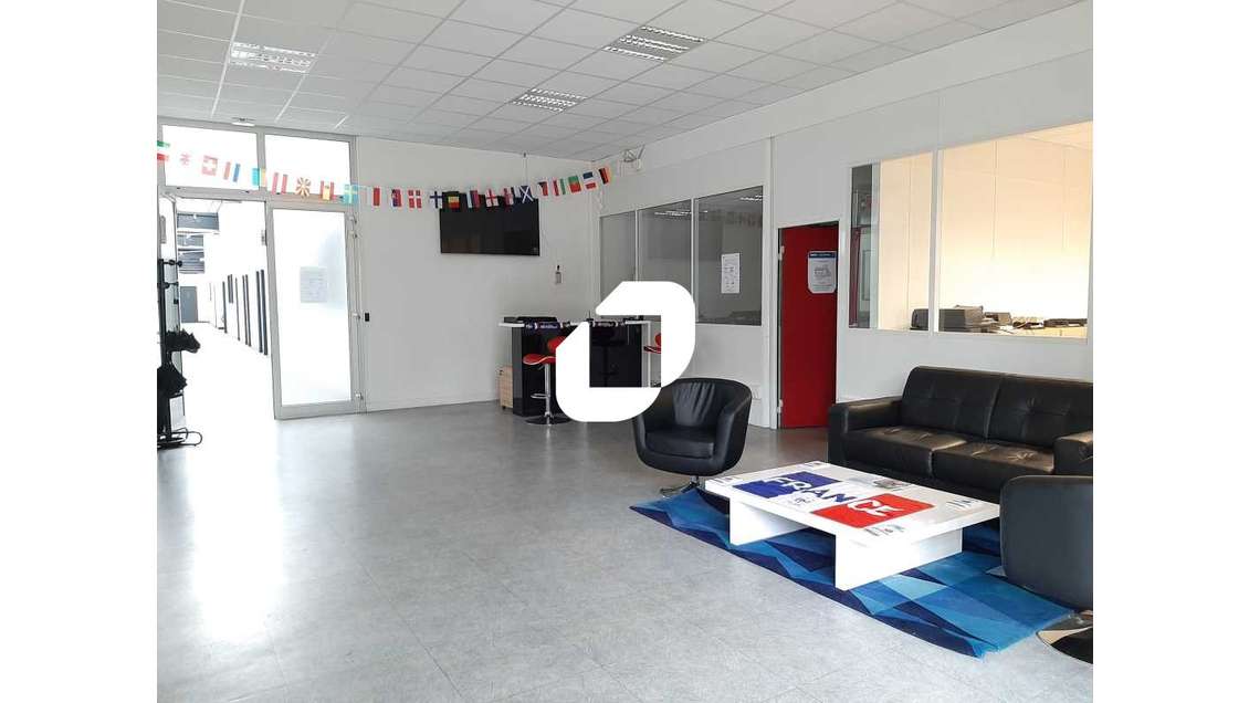 A louer Bureaux 576m² Trappes