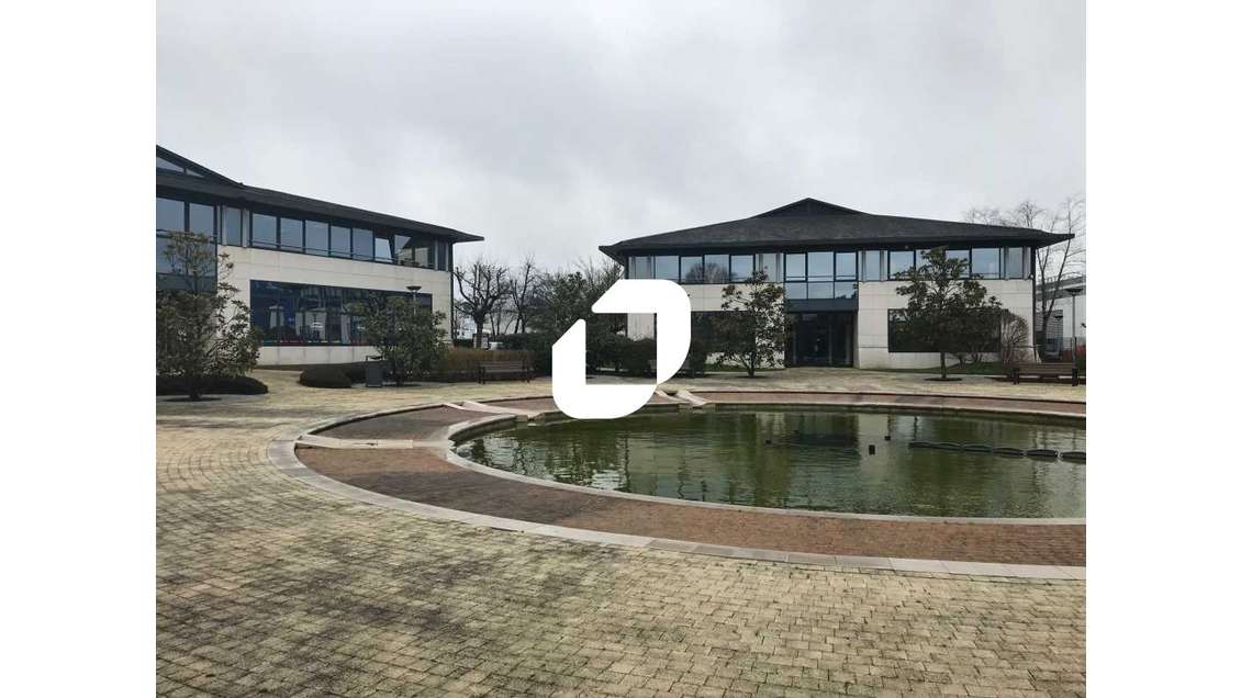 A louer Bureaux 1340m² Trappes
