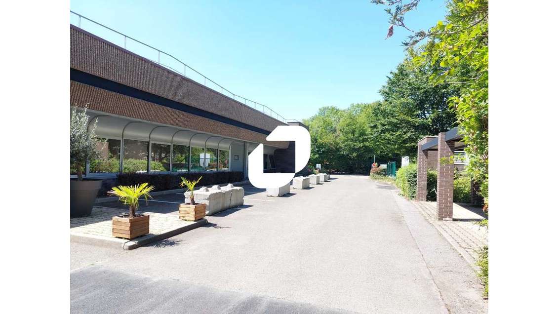 A louer Bureaux 864m² Trappes