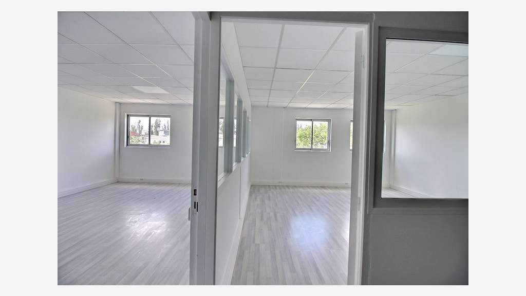 Bureau de 77 m2 à louer TRAPPES (78)