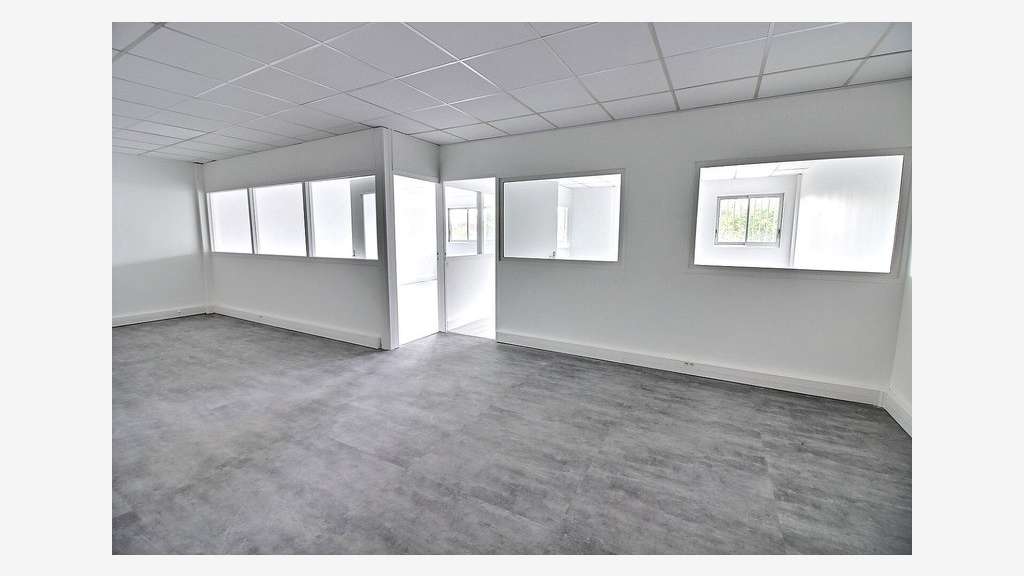 Bureau de 77 m2 à louer TRAPPES (78)