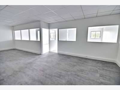 Bureau de 77 m2 à louer TRAPPES (78)