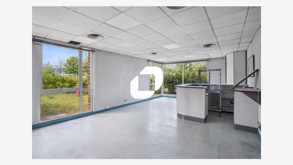 A louer Bureaux 576m² Trappes