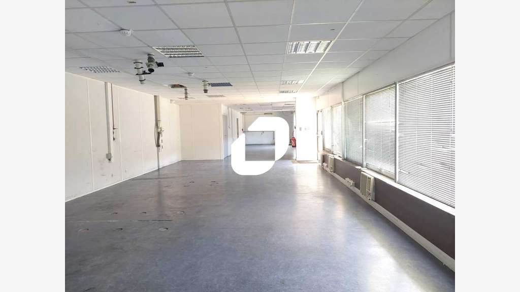 A louer Bureaux 864m² Trappes