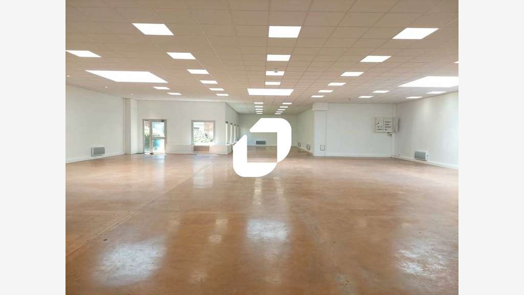 A louer Bureaux 864m² Trappes