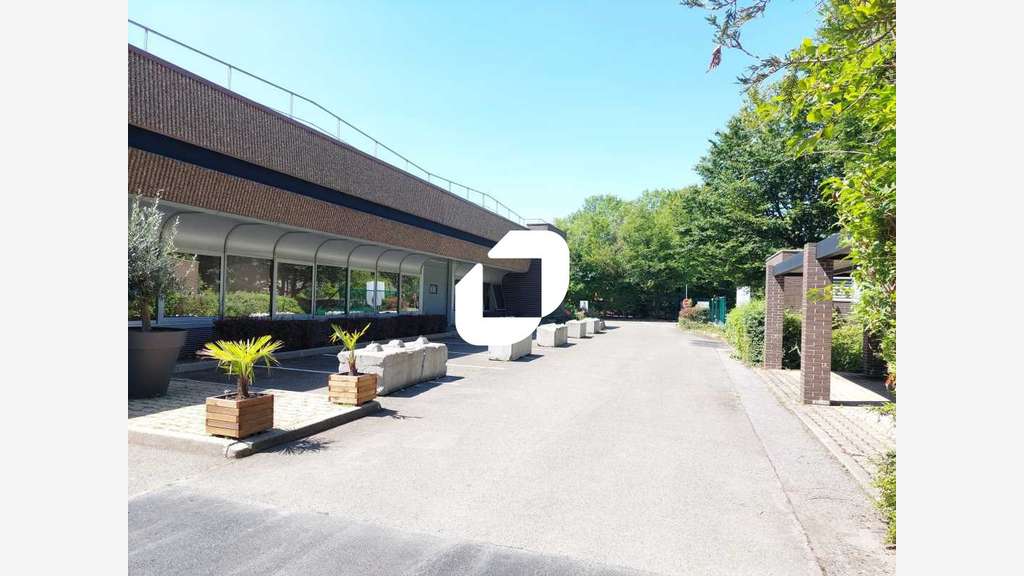 A louer Bureaux 864m² Trappes