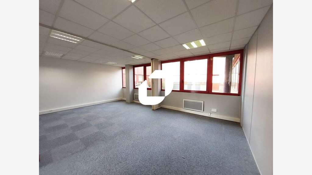 A louer Bureaux 358m² Trappes