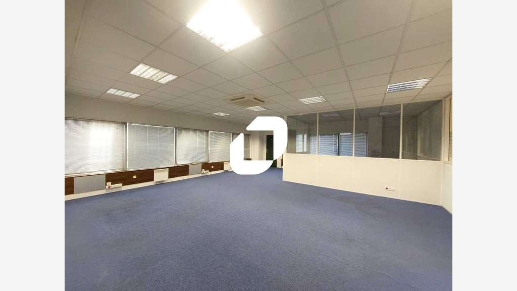 A louer Bureaux 787m² Trappes