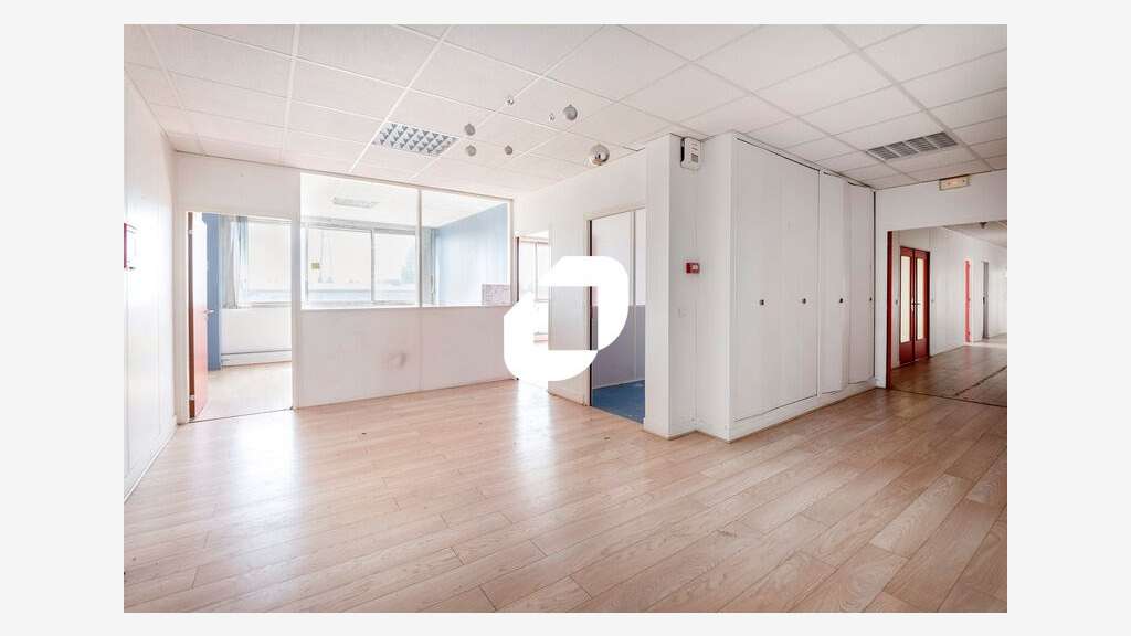 A louer Bureaux 502m² Trappes