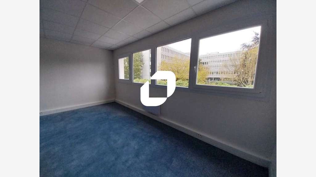 A louer Bureaux 148m² Trappes