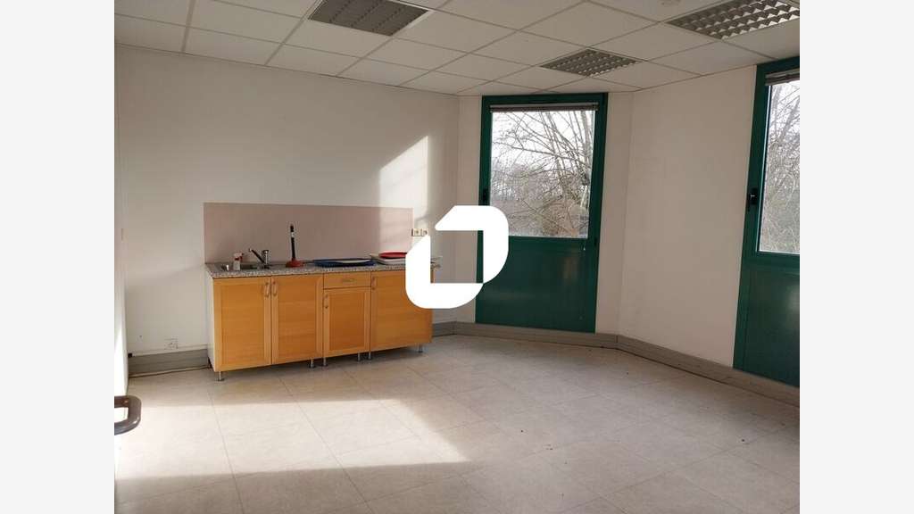 A louer Bureaux 412m² Trappes