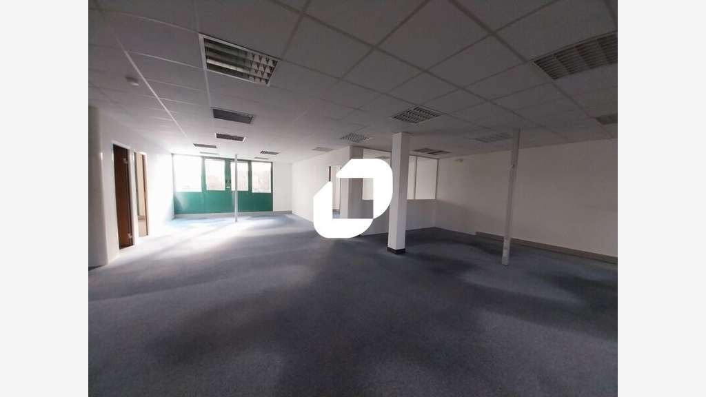A louer Bureaux 412m² Trappes