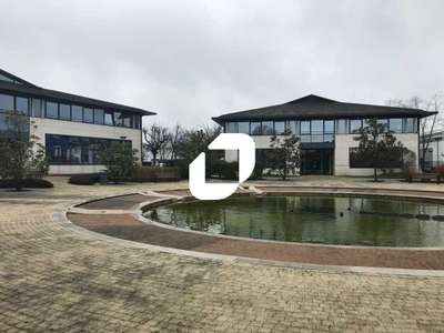 A louer Bureaux 1333m² Trappes
