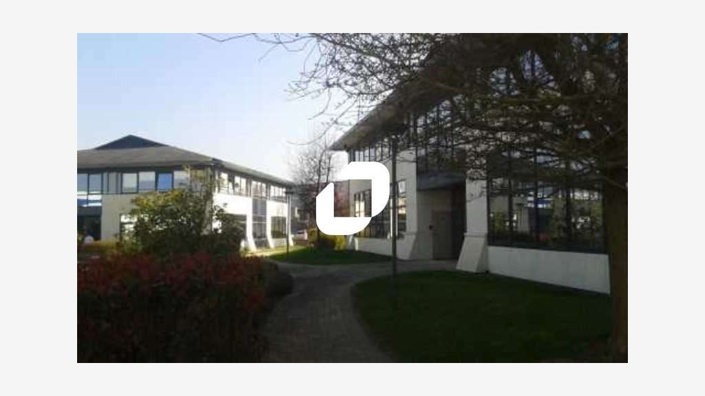 A louer Bureaux 1333m² Trappes