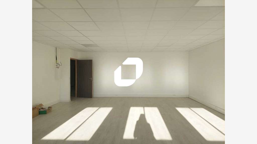 A louer Bureaux 96m² Trappes