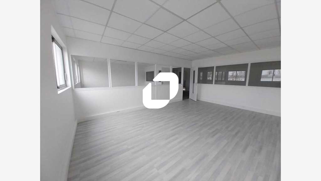 A louer Bureaux 96m² Trappes