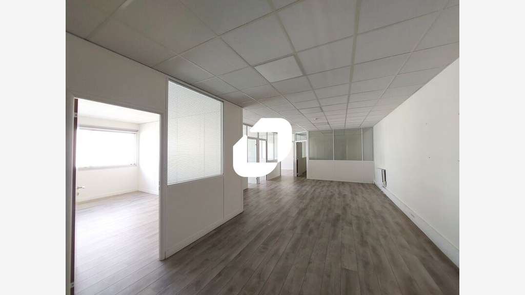 A louer Bureaux 125m² Trappes