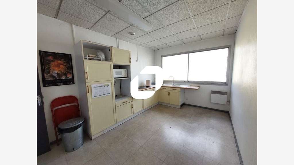 A louer Bureaux 125m² Trappes