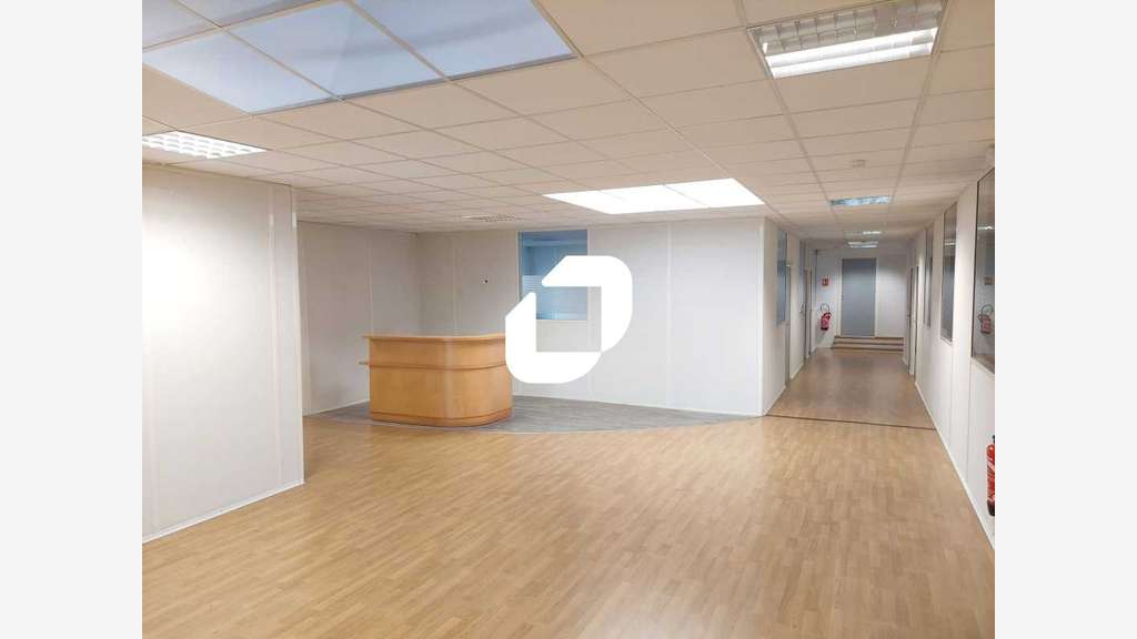 A louer Bureaux 864m² Trappes