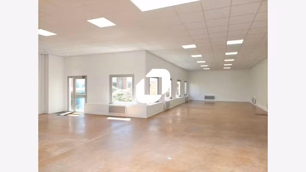 A louer Bureaux 787m² Trappes