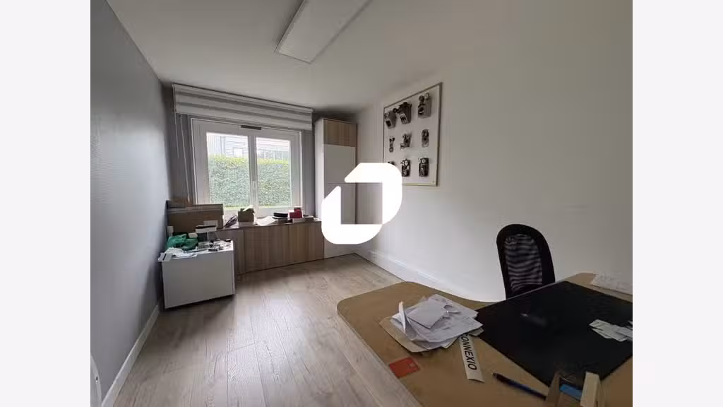 A louer Bureaux 80m² Trappes