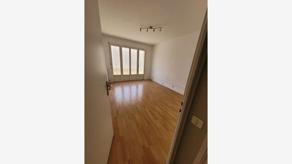 A louer bureau 112m² devant métro Lyon 6 Massena
